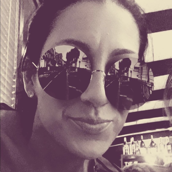 Meet your Posher, Laura - Picture 1 of 1